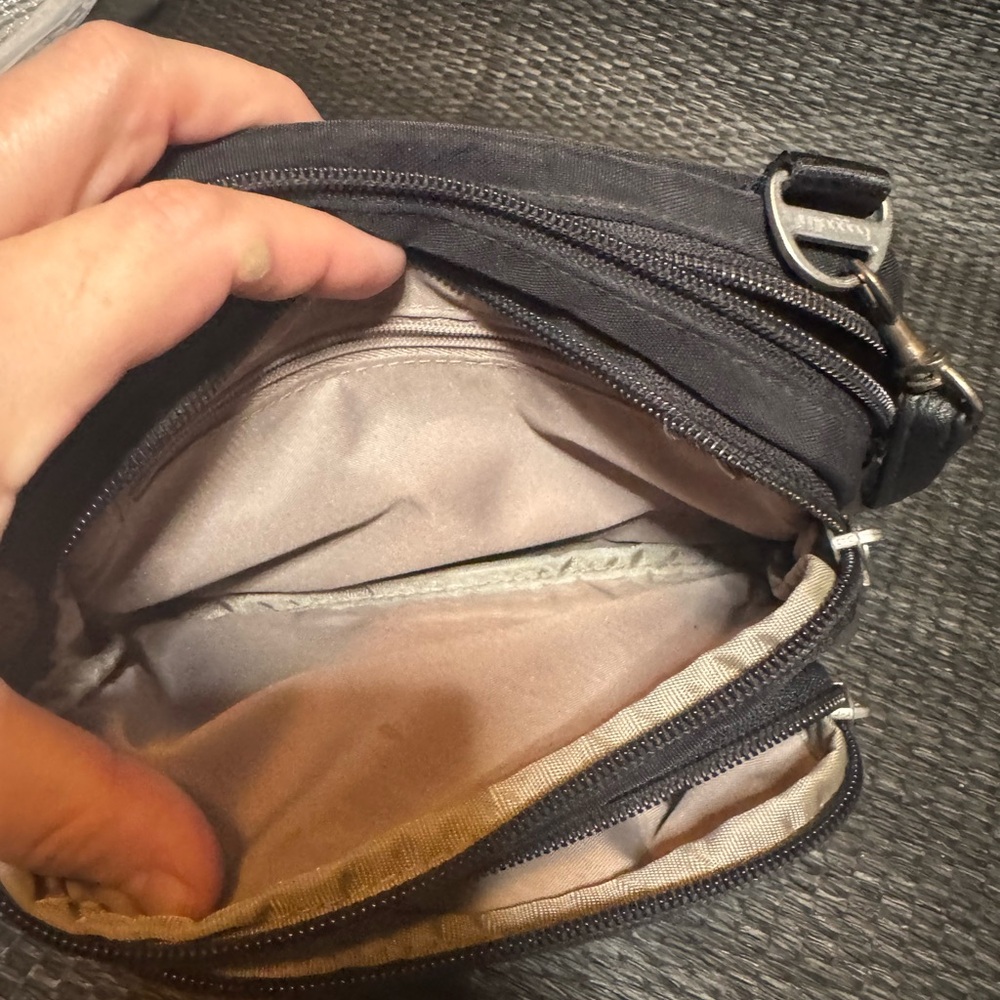 Baggallini Black Crossbody Bag - Picture 8 of 10